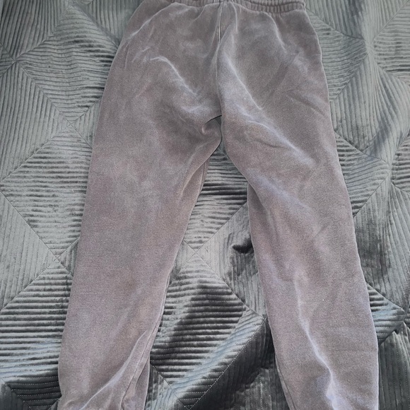 Aritzia Cocoa brown set
Hoodie: XS
Sweatpants: XXS
$70 - Flaws shown in photos - Picture 5 of 6